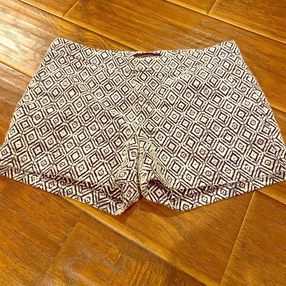 Banana Republic women’s pattered shorts